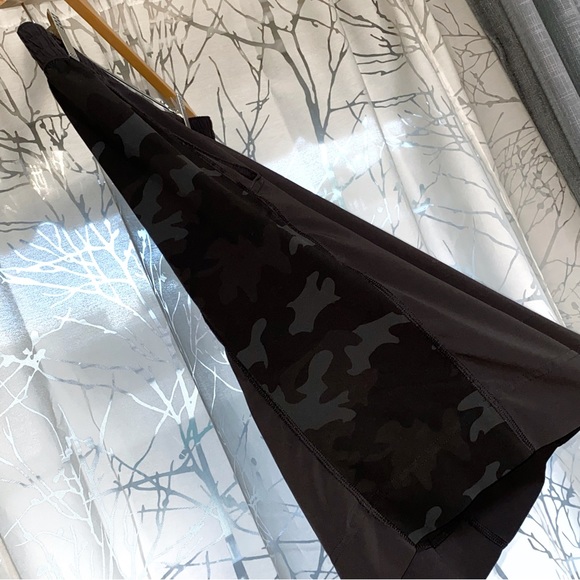 Lululemon black gray camo print side stripe panel elastic drawstring shorts - Picture 2 of 7